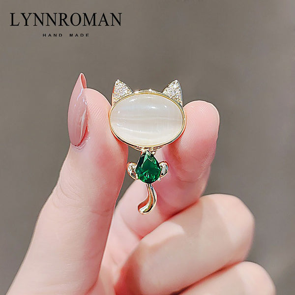 LYNNROMAN Emerald Kitten Crystal Brooch