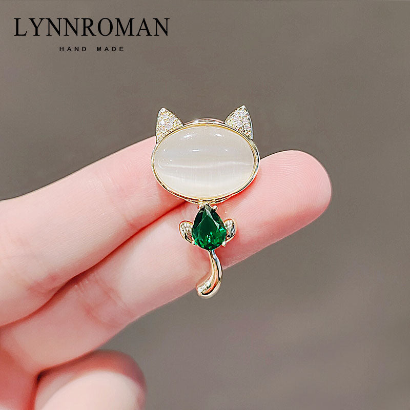 LYNNROMAN Emerald Kitten Crystal Brooch